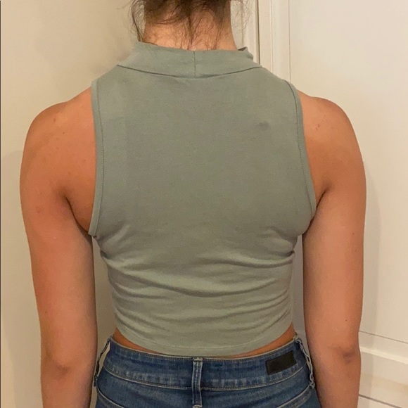 Mock neck sleeveless tee - Picture 3 of 4